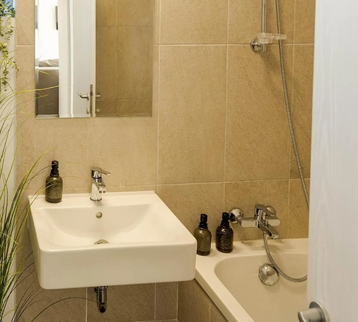 Downtown Apartment W Parkview&Balcony Vol 2 Bukarest